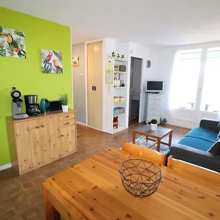 Spacieux 2 Pieces Avec Terrasse, Piscine Et Ascenseur A 400m De La - Fr-1-307-168 *